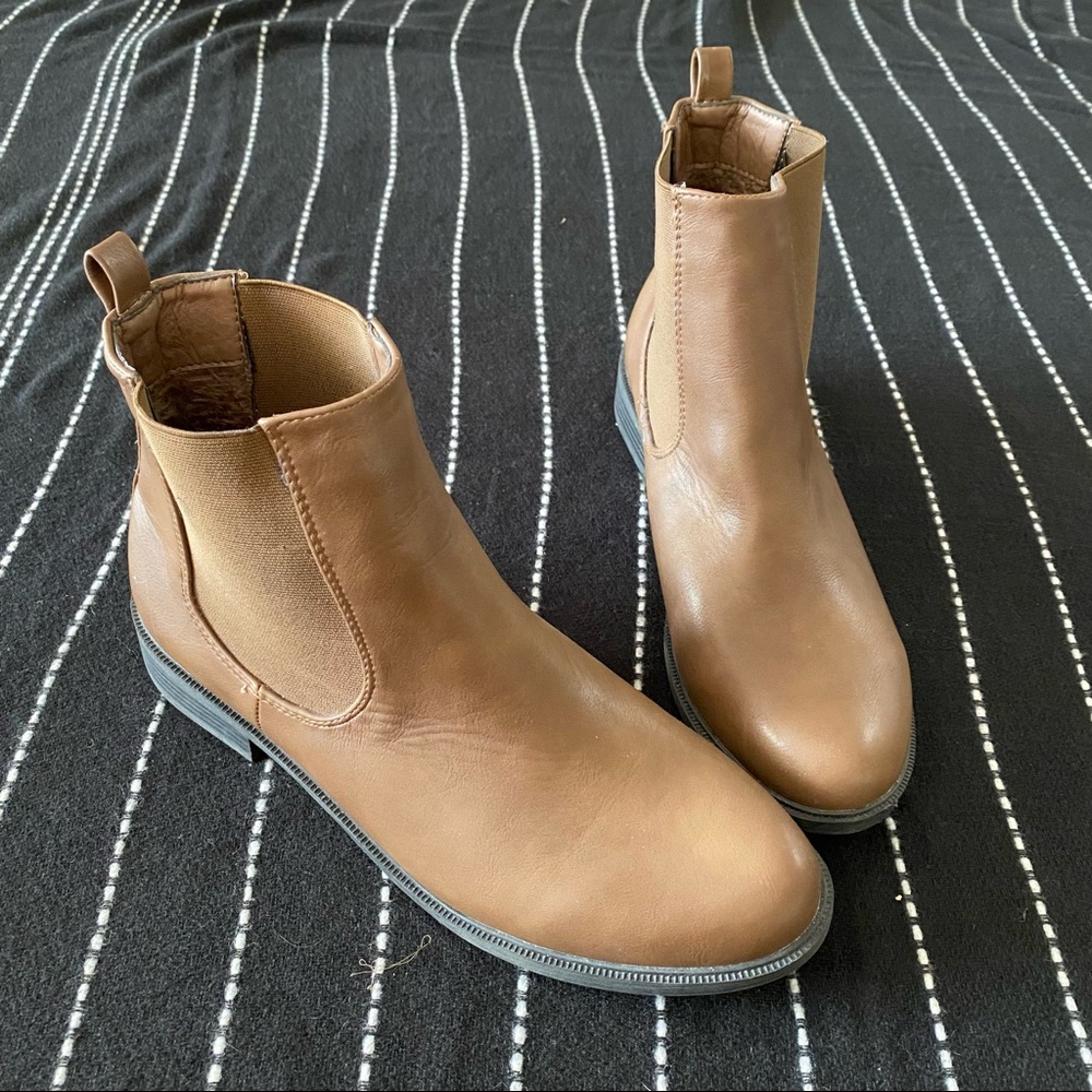 Light brown Chelsea boots